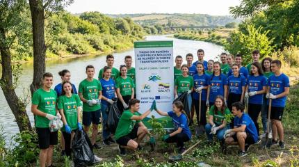 Tinerii din România și Republica Moldova se reunesc în tabere transfrontaliere „VOLUNTARI pentru un mediu mai curat – ECOlideri europeni”