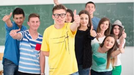 Peste 88.000 de tineri din peste 150 de țări au aplicat pentru burse de studii în România