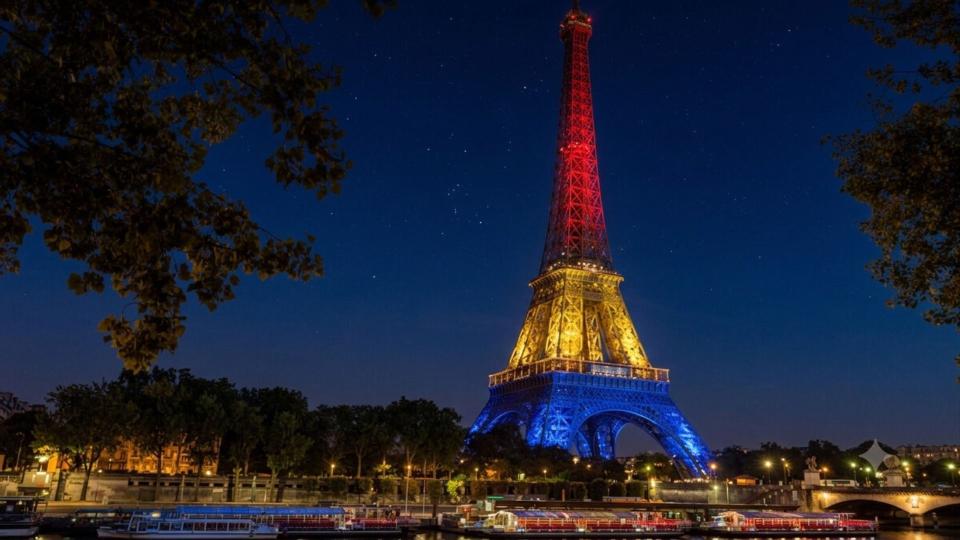 Turnul Eiffel ar putea fi iluminat în culorile drapelului Republicii Moldova de 27 august