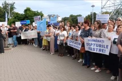 Protest al angajaților din educație: sindicaliștii cer majorarea salariilor de la 1 septembrie