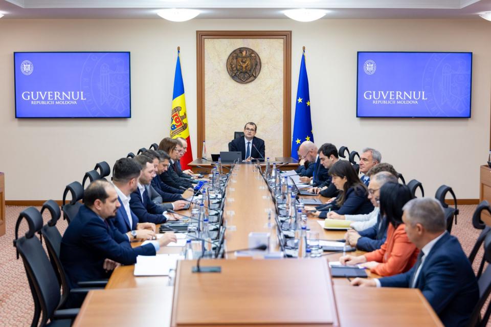 Guvernul începe reorganizarea administrației publice: până la 30% reducere a efectivelor în unele instituții