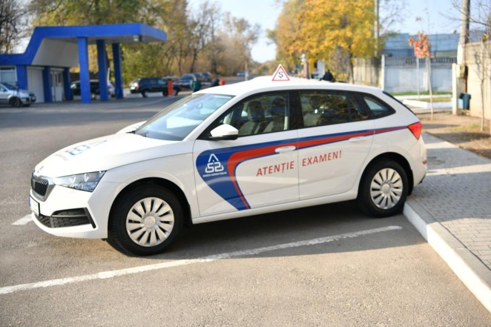 Chestionar electronic și probă practică mai lungă: cum ar putea fi modificat examenul auto