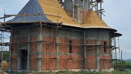 Sprijin pentru biserica românească din Aluatu: mobilier bisericesc în stil tradițional românesc