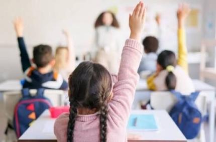 Noi reguli de evaluare în clasele primare: mai puține evaluări și introducerea notelor la unele discipline în clasa a IV-a