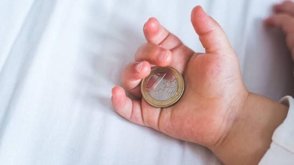 Пособие по беременности и родам для незамужних женщин можно будет рассчитывать исходя из дохода отца