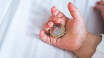 Пособие по беременности и родам для незамужних женщин можно будет рассчитывать исходя из дохода отца