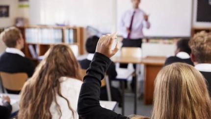 120 de burse de merit pentru elevii și studenții de etnie romă: Dosarele pot fi depuse până la 30 septembrie