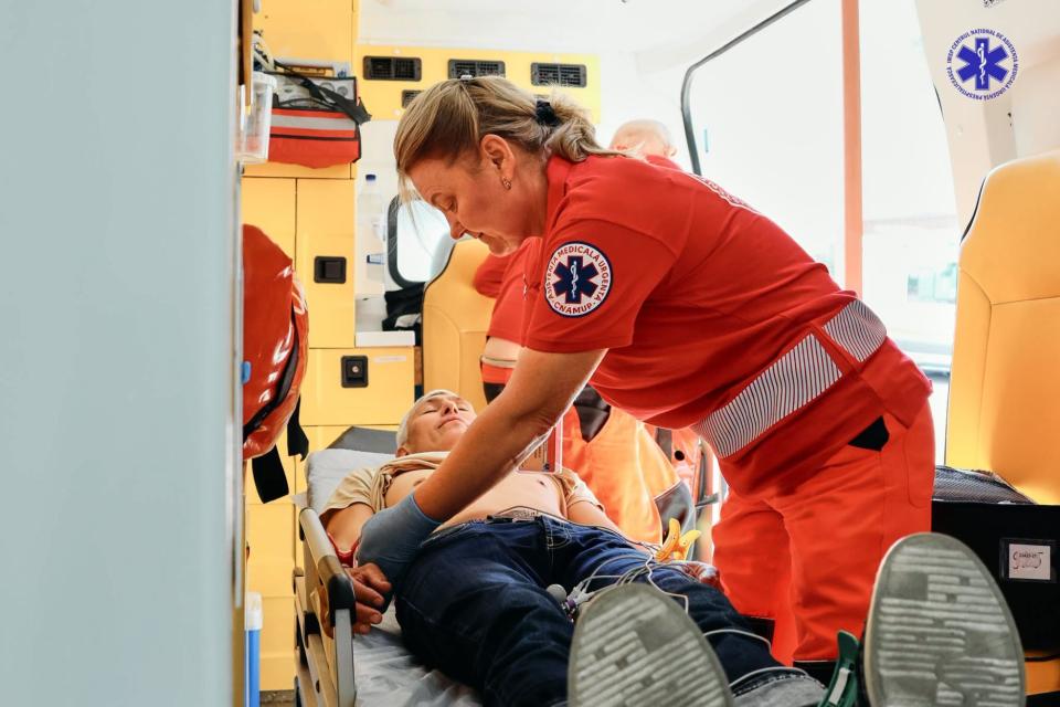 Peste 15 mii de persoane au solicitat ambulanța într-o singură săptămână. Aproape 6.500 au fost transportate la spital