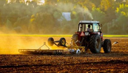 Tractoarele și utilajele agricole vor putea fi puse pe piață doar după omologare