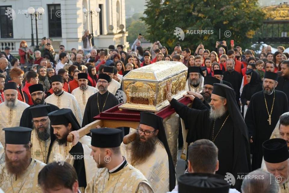 Peste 133.000 de pelerini s-au închinat la moaștele Sfintei Parascheva și ale Sfântului Paisie, la Iași