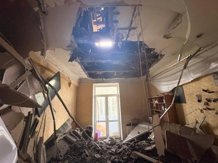 В центре Кишинёва обрушился потолок жилого дома 1953 года. Жильцам запретили находиться в квартирах из-за аварийного состояния здания
