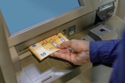 Impozitul pe dobânzile depozitelor bancare ar putea crește de la 6% la 12%. Ce înseamnă pentru deponenți