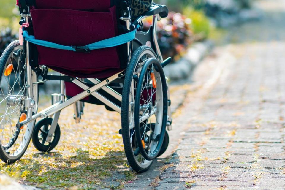 Persoanele cu dizabilități din copilărie vor putea cumula pensia de dizabilitate cu pensia de urmaș