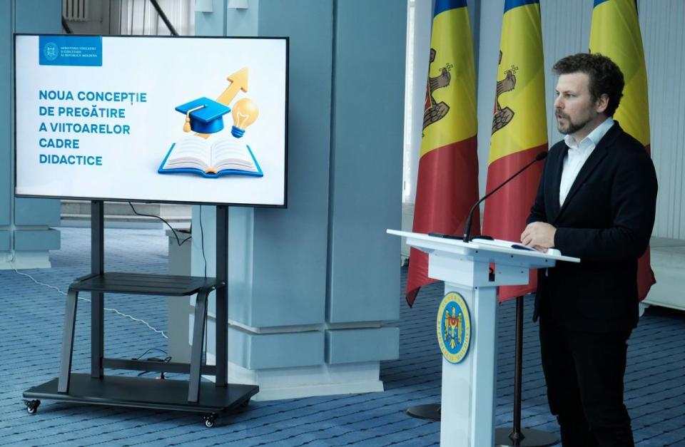 Viitorii profesori vor face practică din primul an de studii și vor susține o probă de predare la absolvire