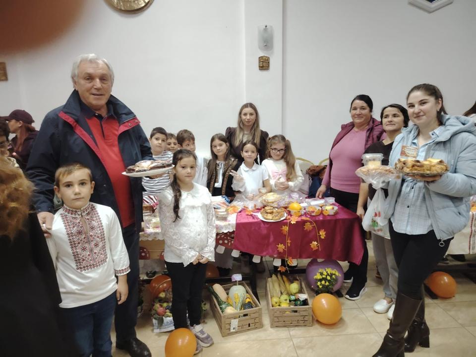 Primăria Oancea a oferit cinci laptopuri elevilor clasei a VIII-a, după Târgul de Toamnă