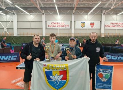 Doi sportivi din Cahul au câștigat locul I la un turneu de tenis de masă din România