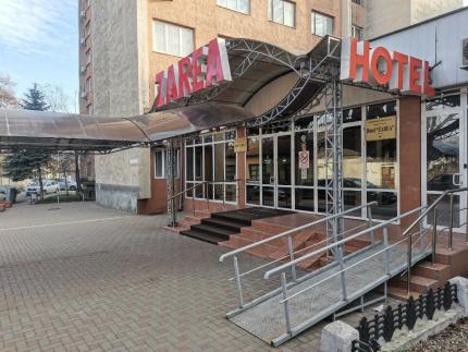 Hotelul „Zarea” din centrul Chișinăului, scos la licitație. Prețul pornește de la 106 milioane de lei