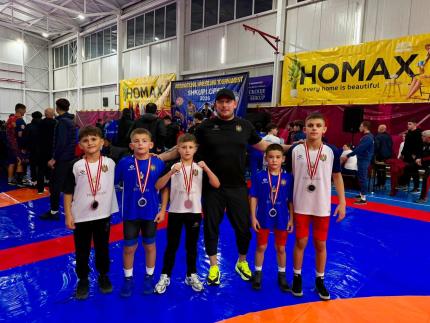 Patru medalii pentru sportivii Pro Team la un turneu internațional de lupte libere desfășurat în Macedonia de Nord
