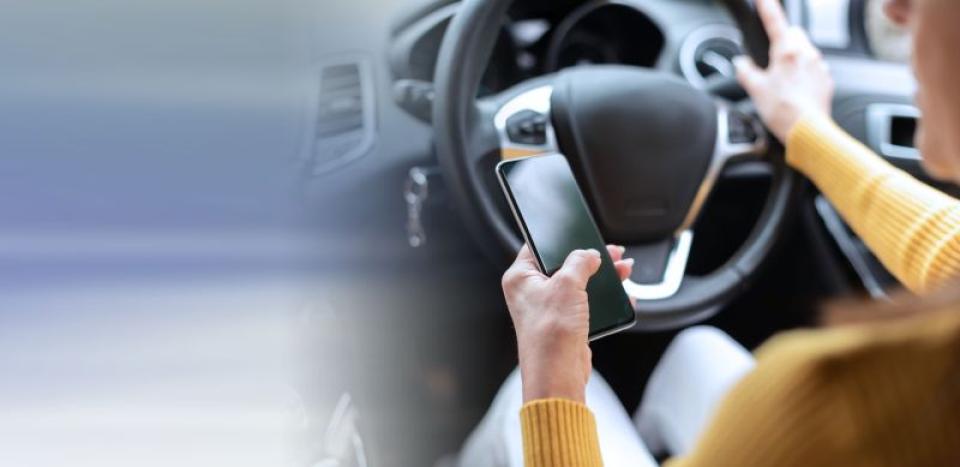 Poliția intensifică verificările șoferilor care folosesc telefonul la volan
