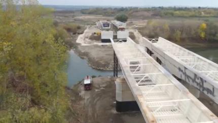 Încă se lucrează în ritm alert la podul de peste Prut de la Ungheni