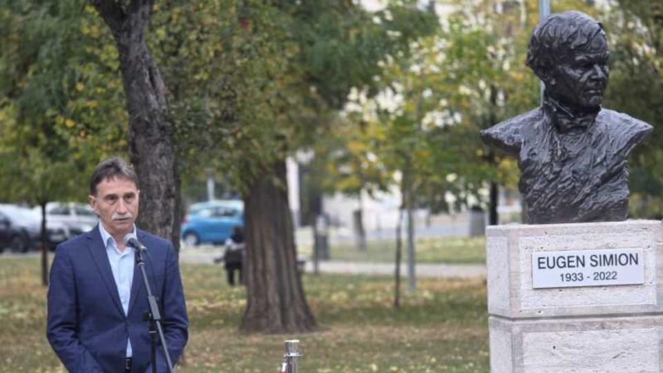 Bustul academicianului Eugen Simion, dezvelit pe Aleea Scriitorilor din Alba Iulia