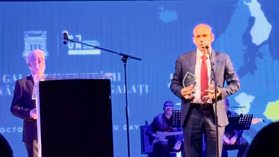 Primarul municipiului Cahul, distins la Gala Universității „Dunărea de Jos” din Galați pentru susținerea educației
