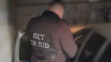 Documente oficiale falsificate: percheziții și două persoane cercetate penal de polițiștii de frontieră din Sud