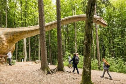 Dino Parc Râșnov a atras peste 4,5 milioane de vizitatori. Micii dinozauri roboți, noua atracție a parcului
