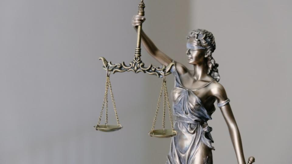 Șapte părinți, amendați de Judecătoria Cahul după ce copiii lor au distribuit imagini nud create cu ajutorul AI