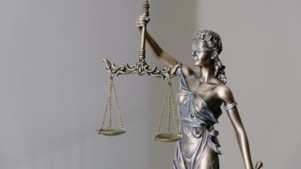 Șapte părinți, amendați de Judecătoria Cahul după ce copiii lor au distribuit imagini nud create cu ajutorul AI