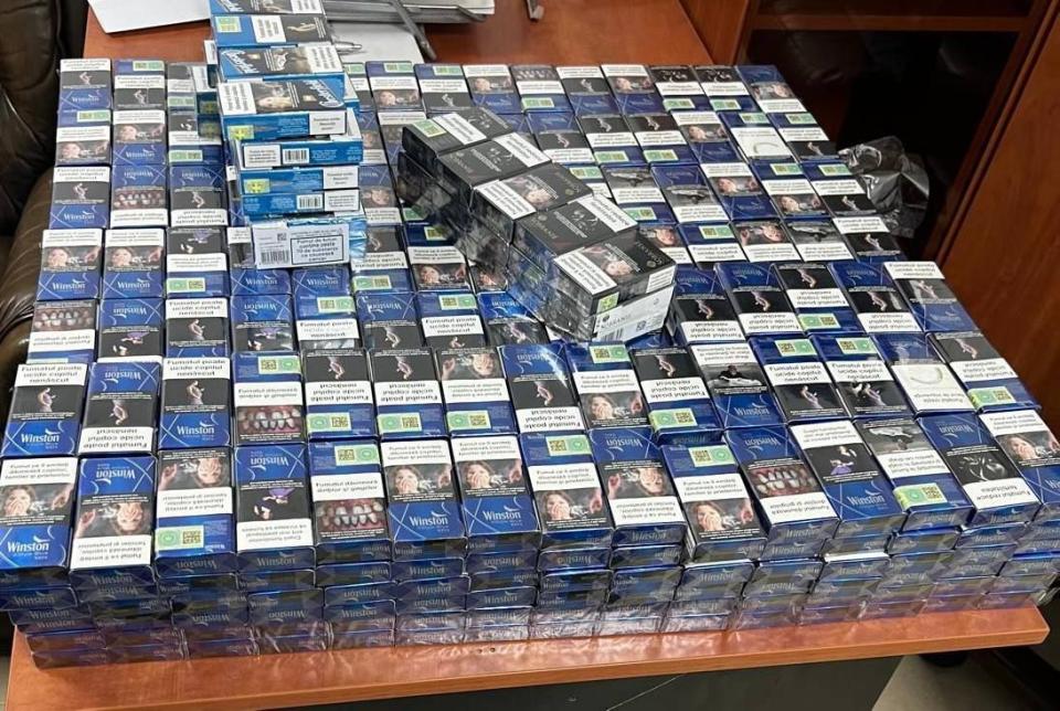 Țigări ascunse în podeaua și pereții unei lăzi frigorifice, depistate la vama Cahul