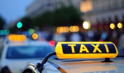 Platformele de taxi vor fi obligate să proceseze plățile prin instituții financiare licențiate în Moldova