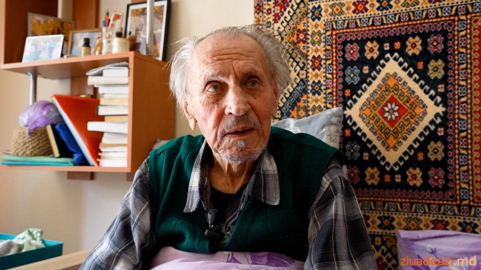 Povestea lui Alexandru Tecuci, pedagogul de 93 de ani din Cahul care nu se desparte de limba română