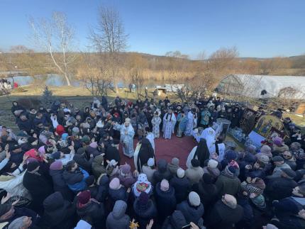 Bucurie și binecuvântare la Sărbătoarea “Botezului Domnului” la Mănăstirea “Sfânta Treime”  din Cahul | FOTO