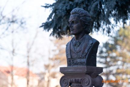 175 de ani de la nașterea lui Mihai Eminescu, celebrați la Cahul // FOTO