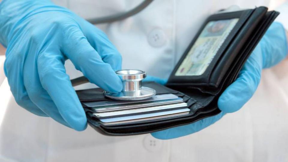 De la 1 ianuarie 2025, salariile cadrelor medicale cresc cu până la 3 000 de lei