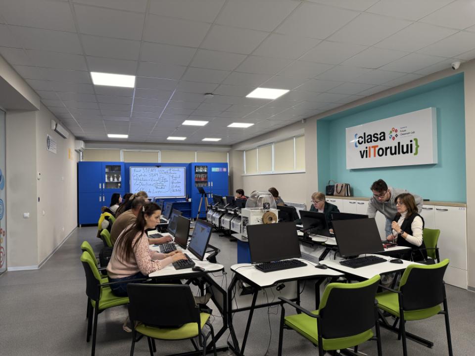 Cadrele didactice din Republica Moldova își dezvoltă competențele digitale în cadrul unui program național de formare