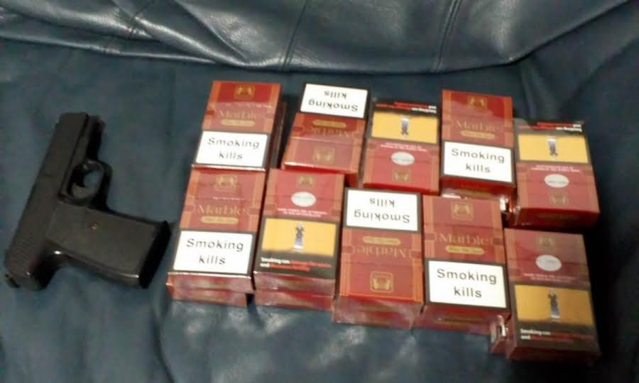 A procurat un pistol din Cahul, a luat două cutii de țigări și a încercat să treacă vama