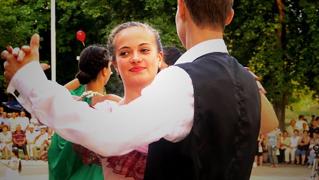 (Video) Ansamblurile „Bobocelul” şi „Iuventa” la ziua oraşului Cahul