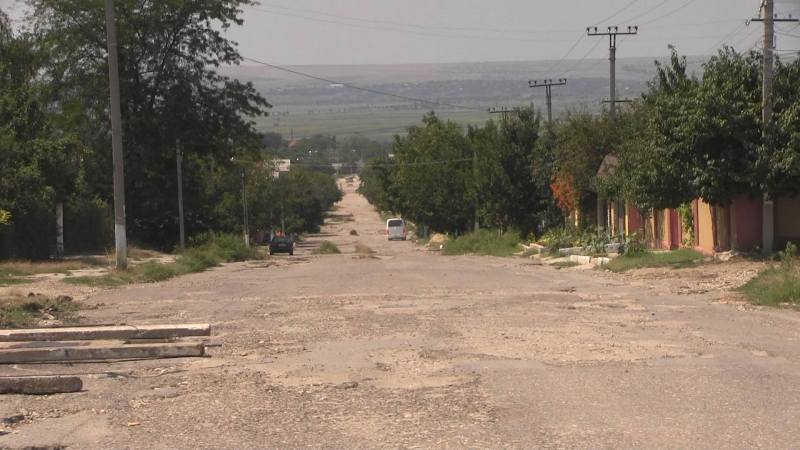 Autorităţile din Cahul cer demolarea gardurilor şi a garajelor locuitorilor străzii Spirin