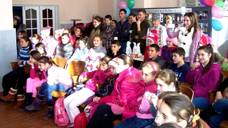 De la mic la mare au participat la șezătoare
