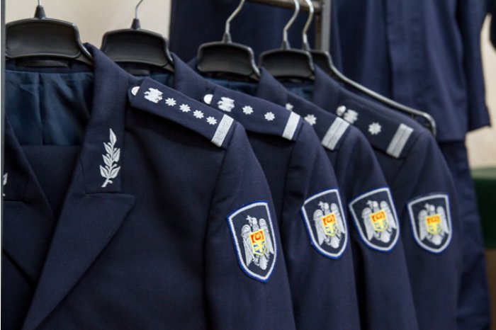 Amendă și interdicție de activitate: Noi reguli pentru cei care poartă ilegal uniforme ale autorităților