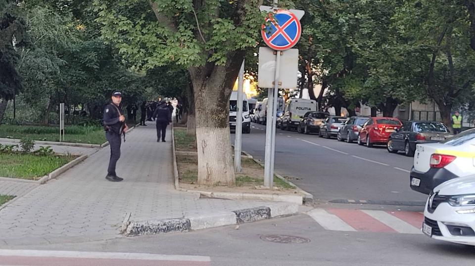 Dimineața începe cu „Fulger” la Cahul și circulația blocată în centrul orașului //FOTO