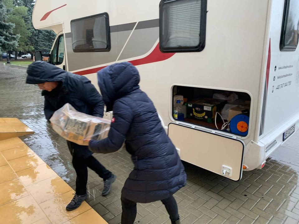 A parcurs peste 500 km cu rulota pentru a aduce cărți la Cahul
