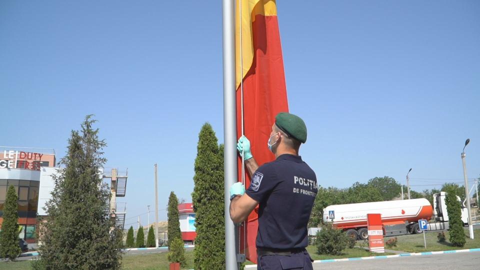De ziua Poliției de Frontieră, la Giurgiulești a fost arborat un tricolor imens // VIDEO