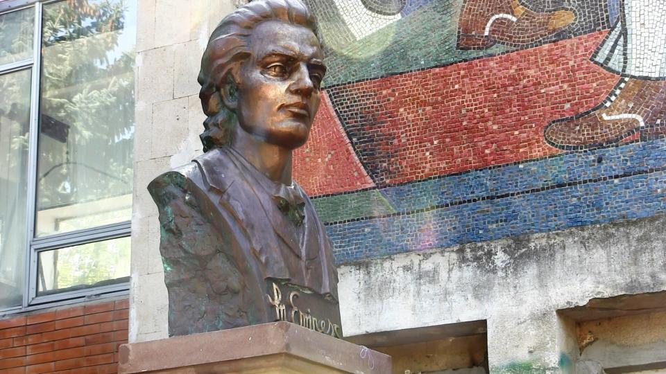 Guvernul a aprobat edificarea bustului lui Mihai Eminescu la Cahul… la mai mult de o lună de la dezvelire