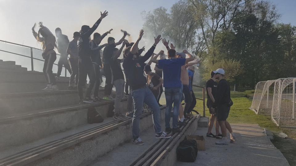 La un pas de bătaie. Suporterii Daciei Buiucani și-au făcut de cap la Cahul. VIDEO