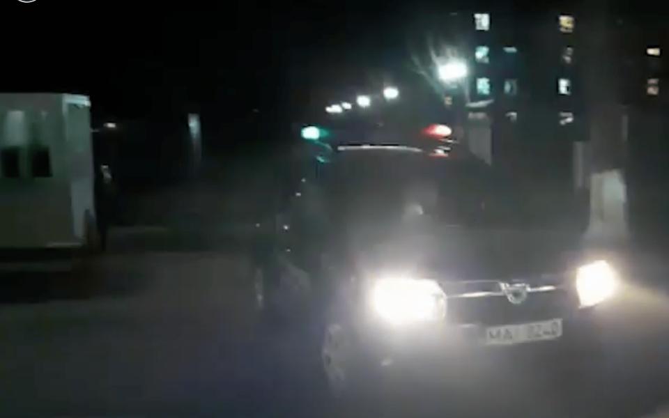Opt vânători, reținuți de Direcția Regională Sud în timp ce vânau ilegal mistreți /VIDEO