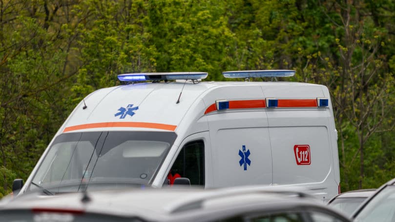 Un tânăr din raionul Cahul a ajuns la spital, după ce a fost înjunghiat cu o furcă în piept de către un consătean