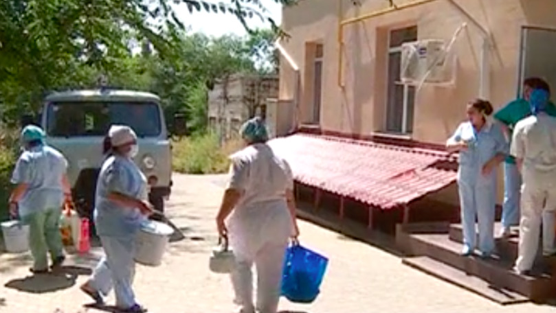 Spitalul raional Cahul are depozite în ruine și clădiri care în loc de acoperiș au doar o peliculă /VIDEO